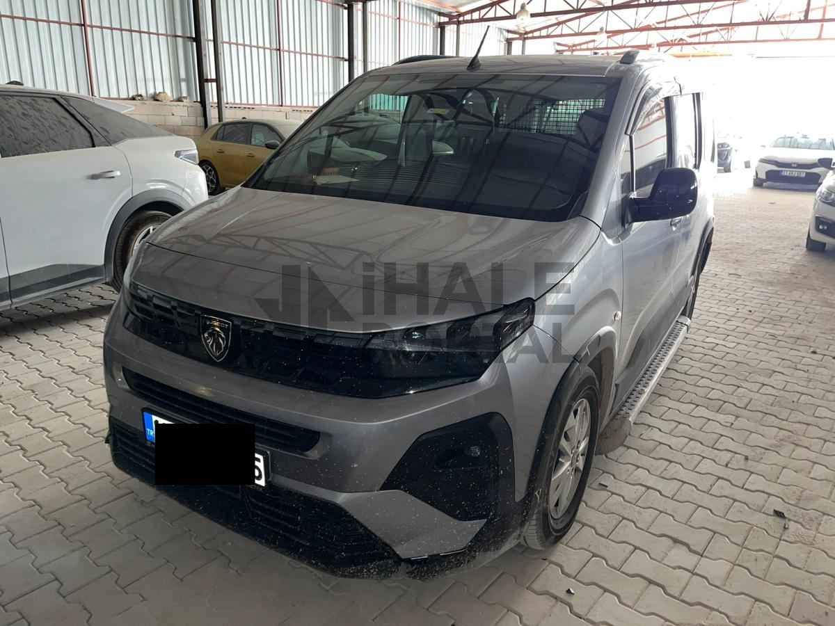 PEUGEOT RIFTER ALLURE 1.5 BLUEHDI 130 EAT8