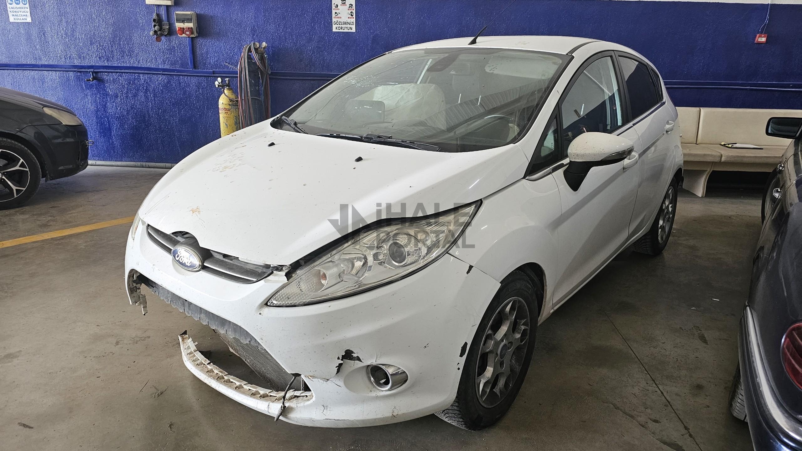 FORD FIESTA TITANIUM 5K 1.4i 96