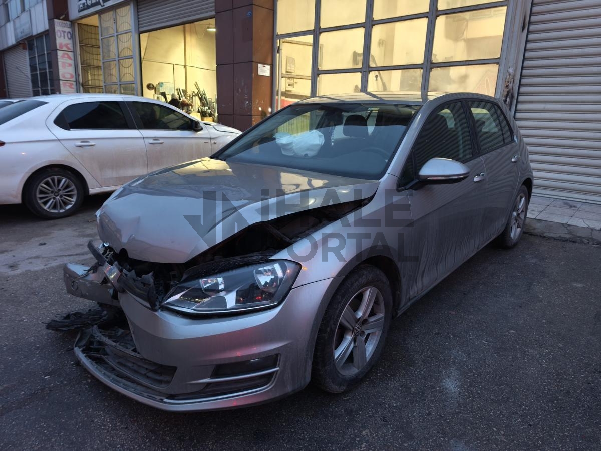 VOLKSWAGEN GOLF VII 1.2 TSI BMT 105 COMFORTLINE