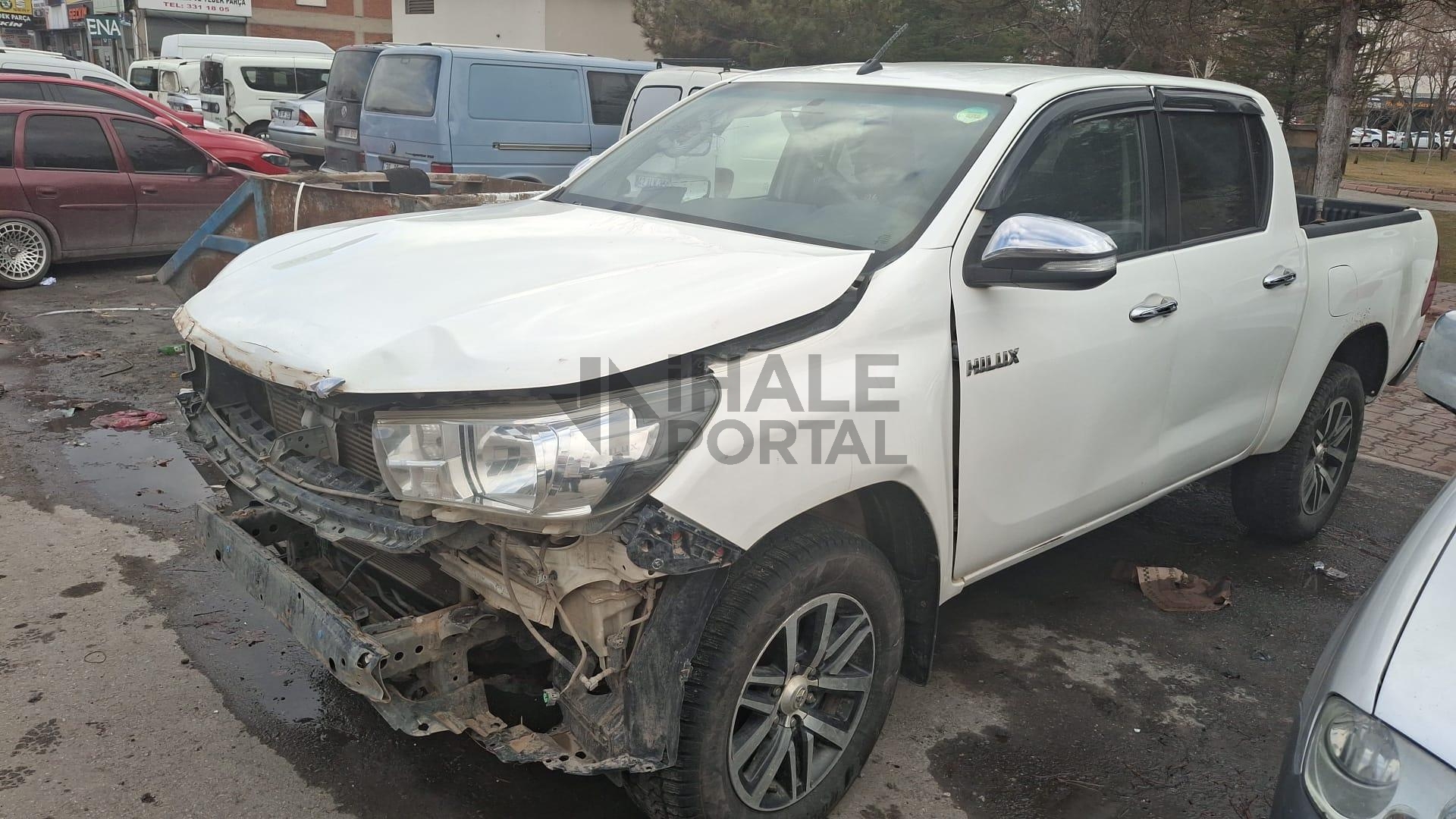 TOYOTA HILUX 2.4 4X4 ADVENTURE CIFT KABIN KAMYONET